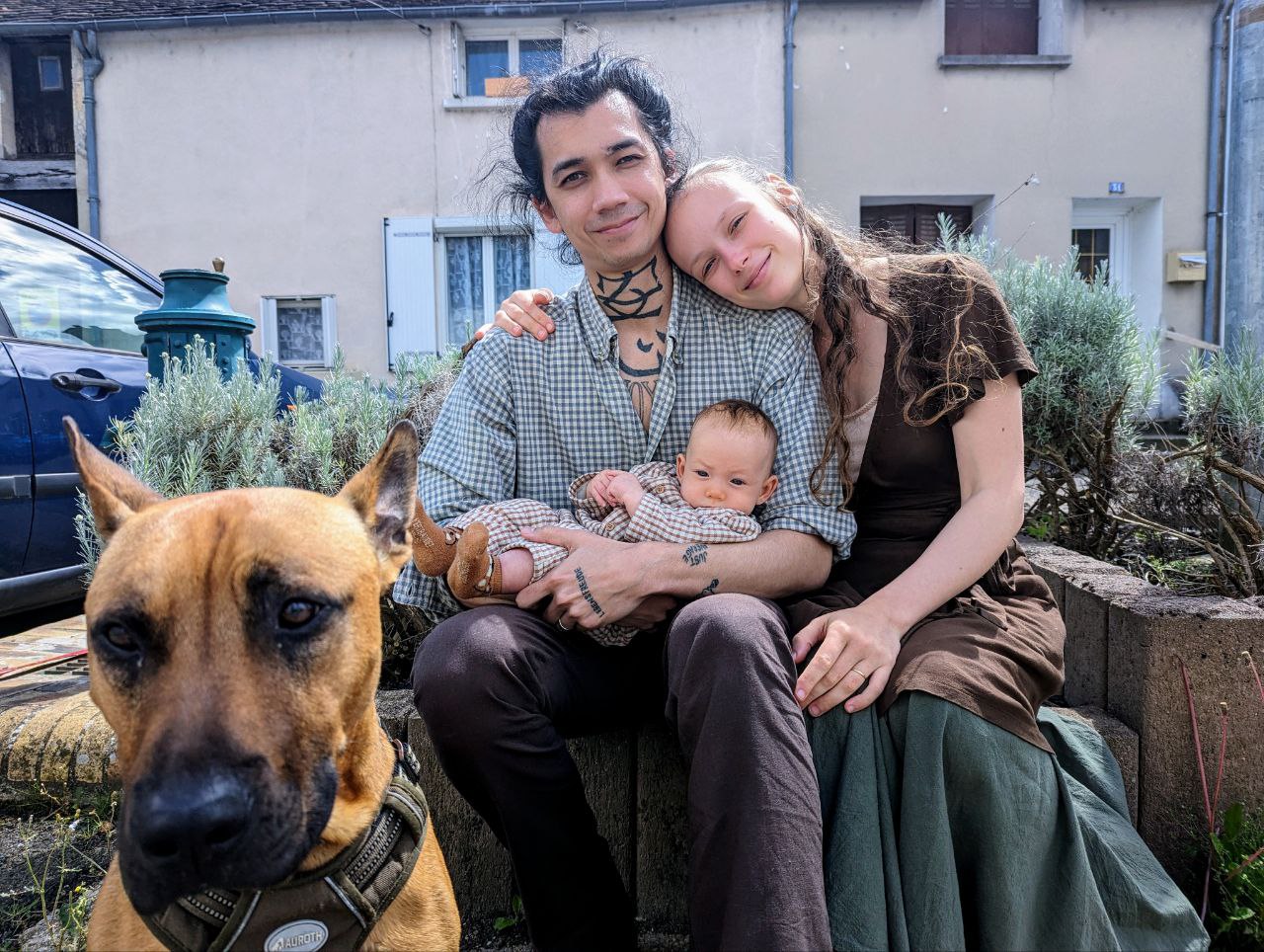 Guillaume Bonnefoy, sa femme, sa fille, et son chien